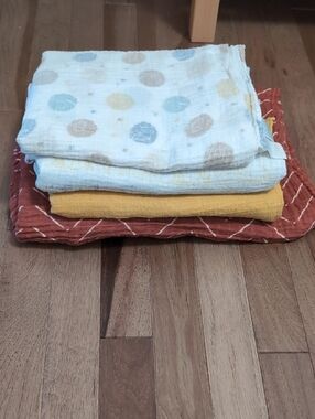 Lot Of 4 Muslin Swaddles
